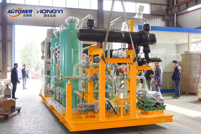     全自動液動汽車桁架鶴管的應(yīng)用有哪些呢？全自動桁架鶴管其主要構(gòu)成有如下幾大部分：液壓控制系統(tǒng)、電氣控制系統(tǒng)、裝車鶴管、行走小車、密封帽、自動跟進(jìn)機構(gòu)、桁架等幾部分組成。液壓控制系統(tǒng)中主要由縱向驅(qū)動液壓缸、橫向驅(qū)動液壓缸、升降液壓缸、液壓站等幾部分組成。   全自動液動汽車桁架鶴管的應(yīng)用有哪些      它負(fù)責(zé)鶴管裝車對位的執(zhí)行。電氣控制系統(tǒng)其主要控制液壓站的閥組換向、液位報警信號的采集及處理，它是全自動桁架鶴管的中控。裝車鶴管其主要包括進(jìn)油管、回氣管、伸縮垂管、三通管及真空短流器等組成，其負(fù)責(zé)介質(zhì)的裝載及揮發(fā)氣體的導(dǎo)出。行走小車主要包括縱向行走小車和橫向行走小車，他主要作用：其一是鶴管的安裝載體；其二是帶動鶴管進(jìn)行罐口對位。   全自動液動汽車桁架鶴管的應(yīng)用有哪些      密封帽及自動跟進(jìn)機構(gòu)其主要作用起到密閉裝車，當(dāng)罐車隨著介質(zhì)的裝載而降低高度時，跟進(jìn)機構(gòu)壓縮密封帽保證密封帽和罐口貼合，防止揮發(fā)氣體外泄，污染環(huán)境及產(chǎn)生安全事故。      想要了解更多關(guān)于全自動鶴管的相關(guān)信息，請關(guān)注深圳市奧圖威爾科技有限公司！